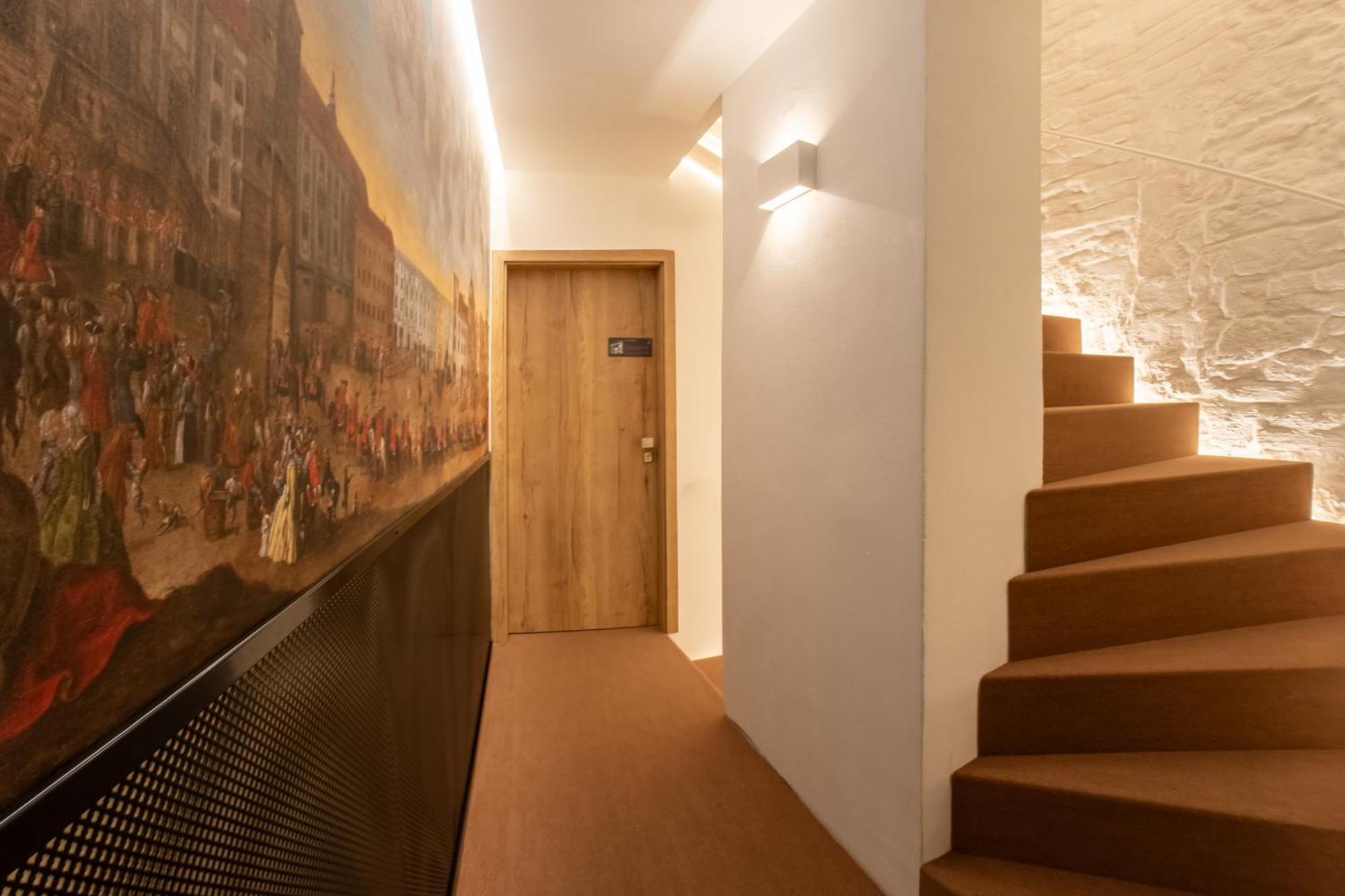 White Wolf Boutique Apartments ออลอโมตซ์ ภายนอก รูปภาพ