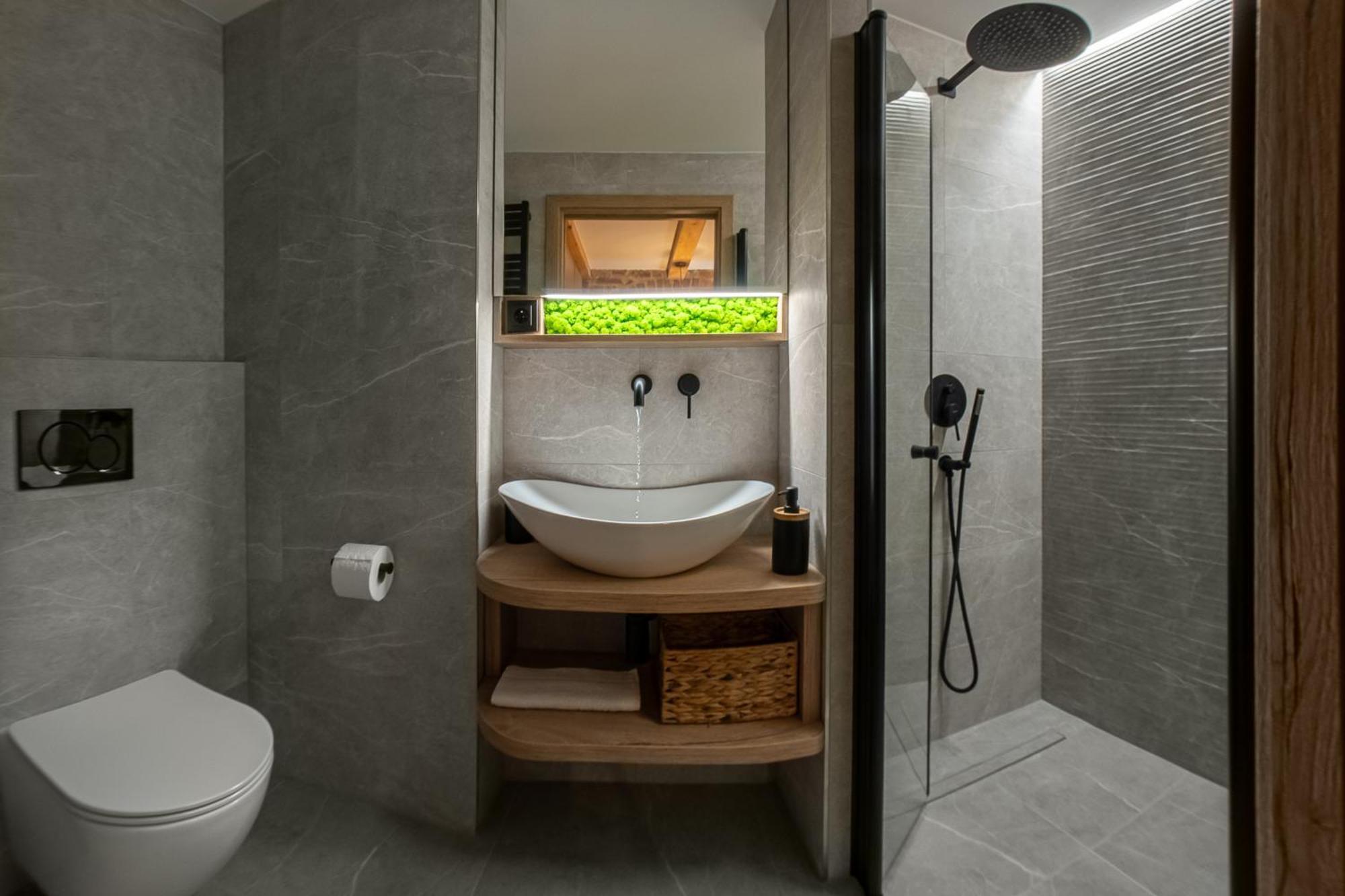 White Wolf Boutique Apartments ออลอโมตซ์ ภายนอก รูปภาพ